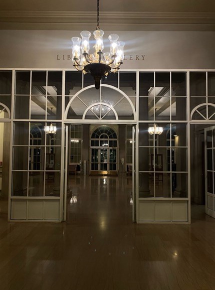 A chandelier in a building Description automatically generated